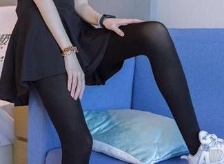 BoBoSocks袜啵啵 – 芝士的两双高跟鞋：又是个偷偷私拍的日子