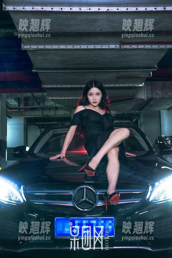 GIRLT果团网 - 看莫雅淇在户外：经典缩小版的“我也能在野外摆拍”。
