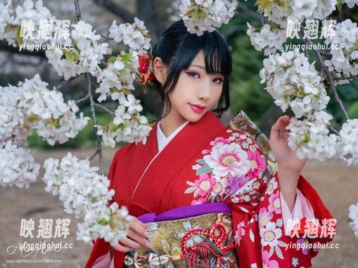在HaneAme雨波的水手服私拍中飘荡：这一身就好像刚讨论过星辰大海。