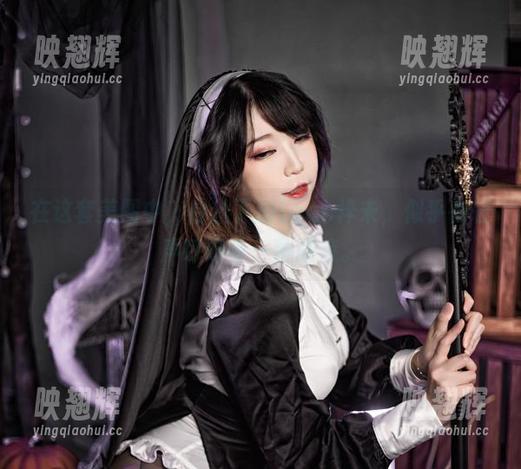 Leah梓未 在这套美图中,白丝下的Leah梓未,似乎在轻声呼唤着一种期待。