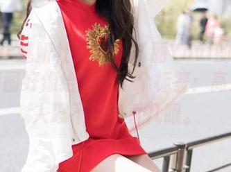 MiStar魅妍社 – 看到了丽Yovi的御姐写真，原图好像给她贴了个标签：高冷但让人忍不住多看几眼。