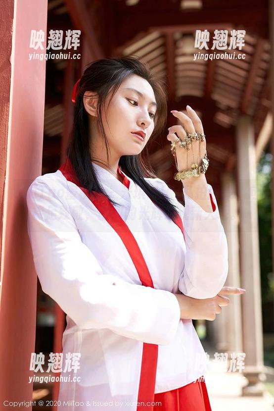 MiiTao蜜桃社-米琪MIKI MiiTao蜜桃社 - 米琪MIKI私拍图集:向裸足致敬,脚间的光辉发现新天地。