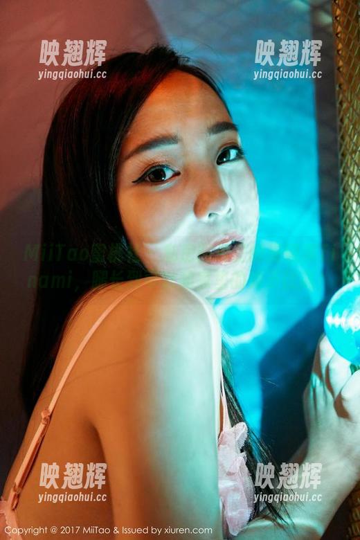 MiiTao蜜桃社 - 私房图片里的缇娜美Tinami，腿长到可以和家里的桌子比高！