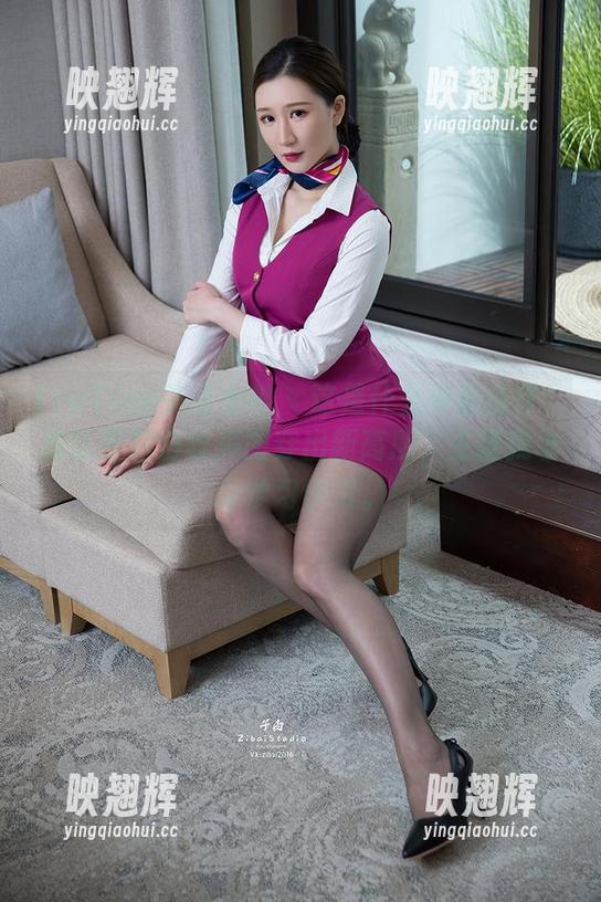 TouTiao头条女神 - 这是什么神仙操作！穆菲菲把白丝美图穿出新高度，主播我也得学习学习。