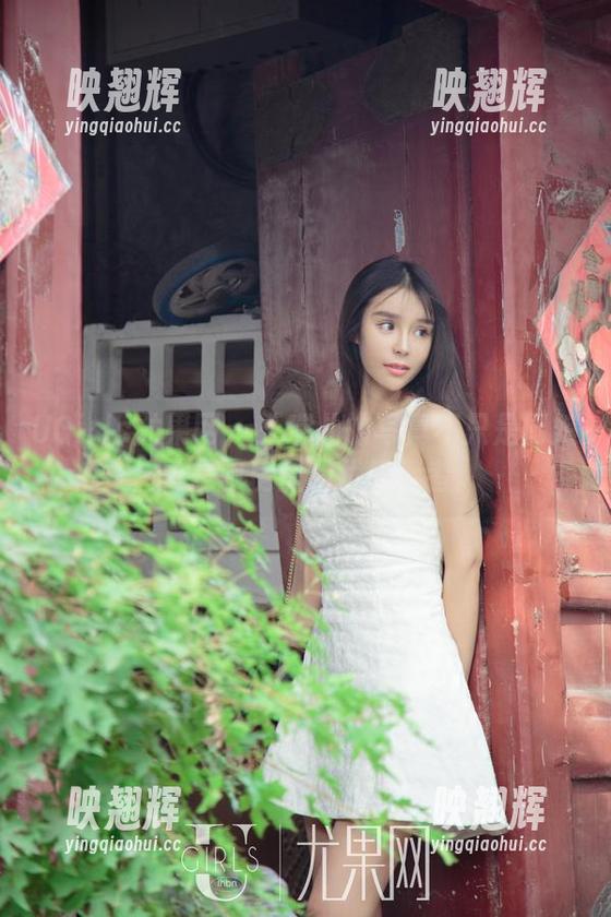UGirls尤果网 - 王瑞儿的写真不只是厨娘，更是厨房里的优雅舞者。