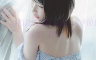 Uhye(이유혜)的泳衣写真更新，水中的优雅和‘瑕疵’同行！