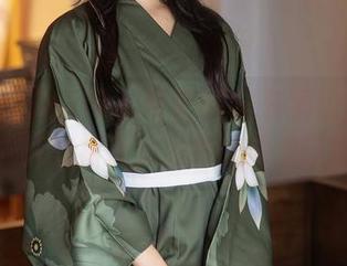 Xiuren秀人网 – 夏茉GIGI在海边，图片精选：风吹裙摆，居然比海浪还紧张！