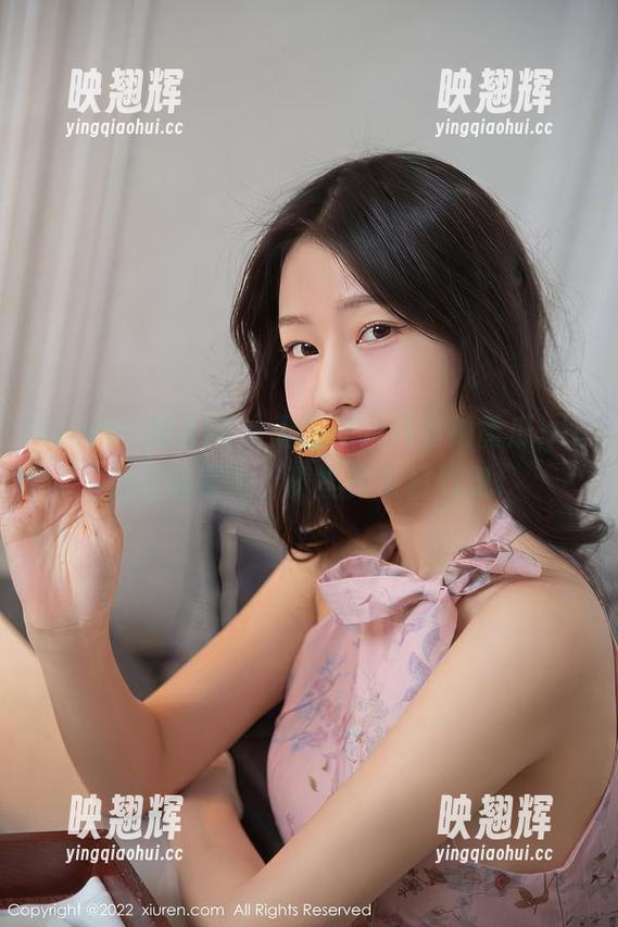 Xiuren秀人网-拍黄瓜girl Xiuren秀人网 - 无圣光,只有拍黄瓜girl的圣诞图集,真能毁节日气氛!