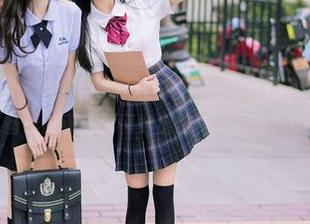 YouMi尤蜜荟 – 拍下周于希连衣裙的在线美图，我已经开始准备理论课，如何穿出这种“优雅”！
