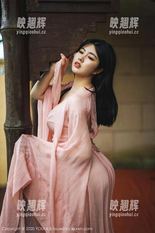 YouMi尤蜜荟-果儿Victoria YouMi尤蜜荟 - 著名运动员果儿Victoria,穿着定制体操服,写真会不会无意中希望我做仰卧起坐?