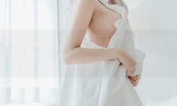 短裙Yuna(윤아)：几张照片就能暖化心的轻松气息。