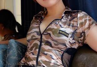 pans – 礼服与沁沁一言不发，图包更新频率却让我目不暇接。