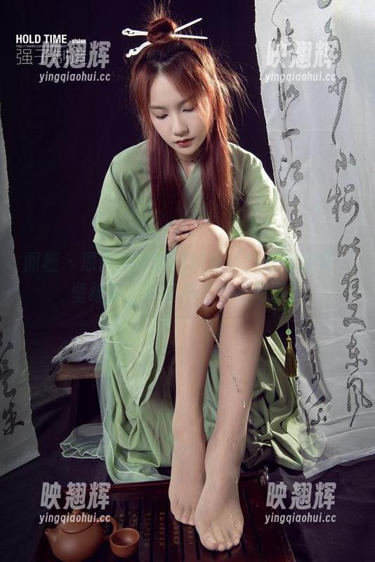 丽柜-心心 丽柜 - 原图中旗袍的流畅让我心心念念,壁纸嘛,真忍不住多看两眼。