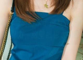 丽柜 – 呃，璐璐的水手服写真怎么能有如此吸引力，这壁纸也太抢眼。