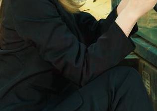 丽柜 – 甜甜演绎的白丝私拍，每个角度都像在撒糖