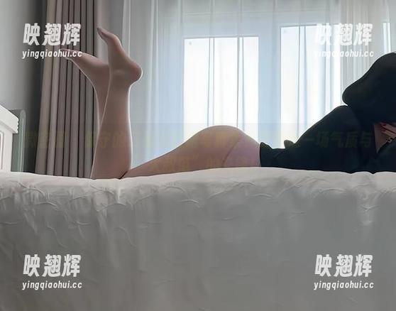 保守的二舅妈 微密圈 - 保守的二舅妈白裙写真集?更像是一场气质与“大叔范”的交锋!