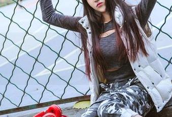 头条女神 – 大家都在聊杨漫妮的红裙，我却只盯着那个网盘不放。