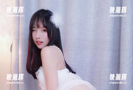 小小奶瓶儿 原图在此!小小奶瓶儿白色蕾丝装扮,画风突变了吧?