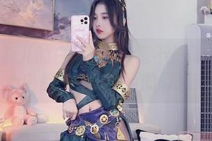 小小奶瓶儿的白丝cos：是不是每个nerd心中都有一个娇羞的幻想？