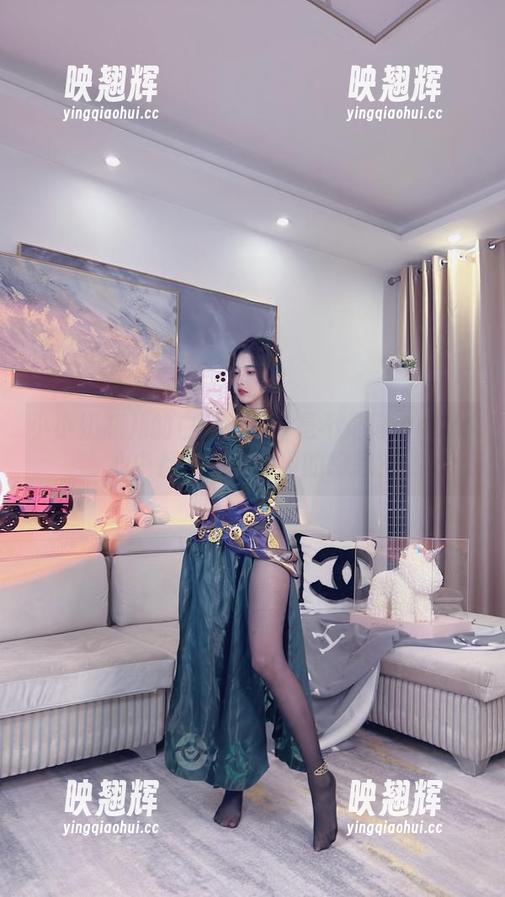 小小奶瓶儿 小小奶瓶儿的白丝cos:是不是每个nerd心中都有一个娇羞的幻想?