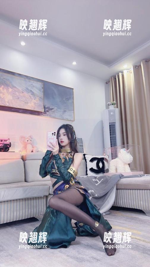 小小奶瓶儿的图册，就是一部JK风格的现场版，让我这种观众心里小鹿乱撞。