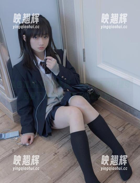 少女秩序 黑色过膝袜打破常规,少女秩序的短裙可免费下载原图,你不想试试吗?