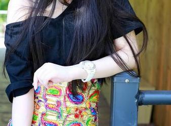 推女神 – 王婉悠和她的牛仔裤：这图包竟然如此让人浮想联翩。