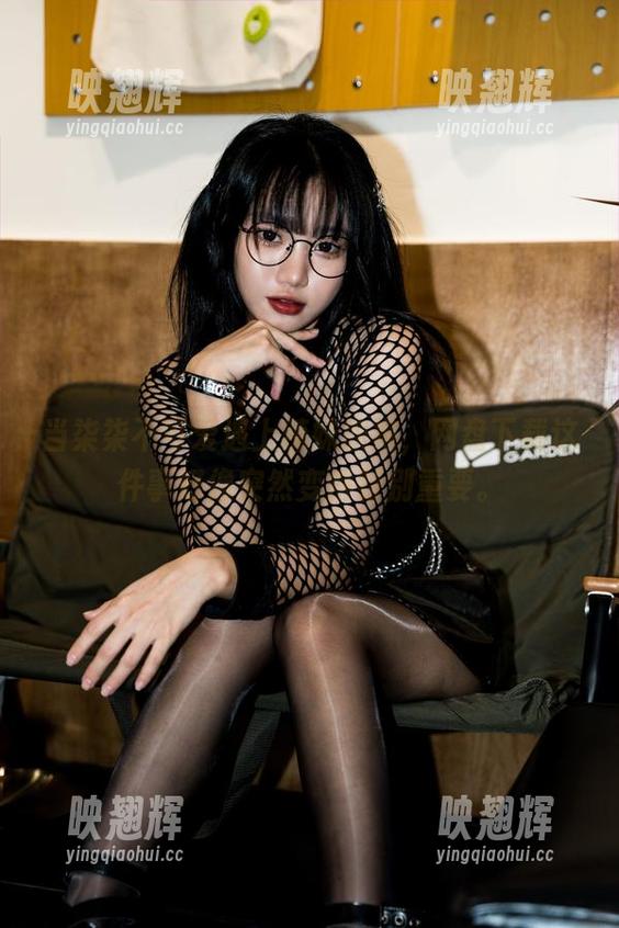 柒柒不可爱 当柒柒不可爱遇上辣妹旗袍,网盘下载这件事好像突然变得特别重要。