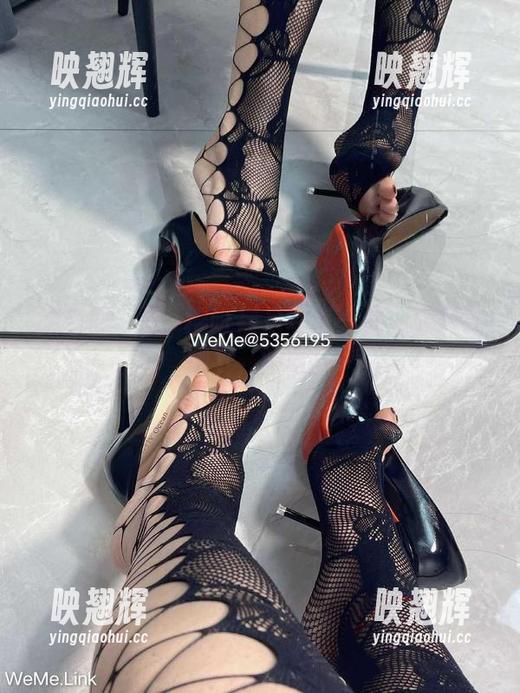 微密圈 - 桃沢樱呀裸足写真：把资源放在脚下，哈哈！