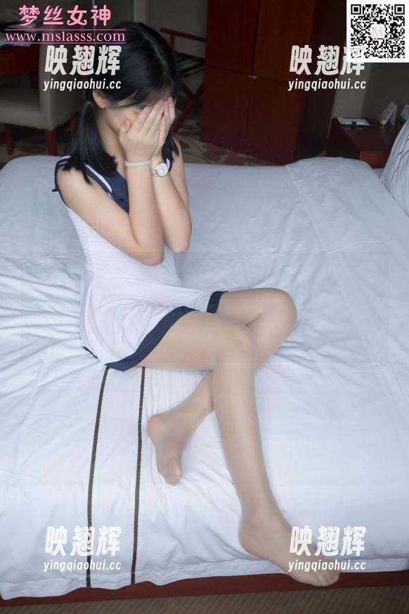 梦丝女神 - 在水面上划出涟漪，玥玥的泳池派对写真——这画面，怎能不让人挪不开眼？