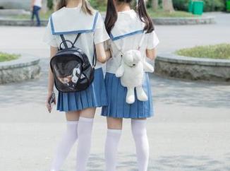 再看看森萝财团的写真：有多少人在悄悄想要那条白丝百稻裙？