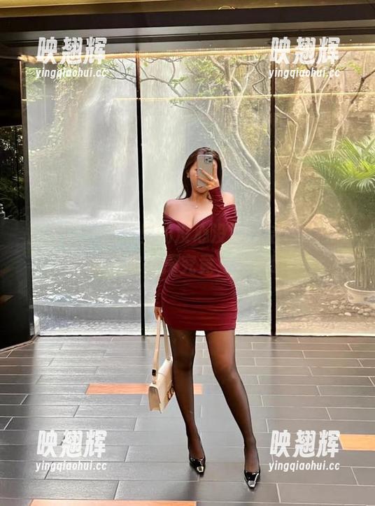 洁己u 微密圈 - 制服里的没心没肺,洁己u私房图集带你一探究竟,别眨眼!