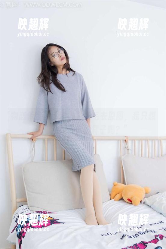 物恋传媒 - 小晴的最新毛衣原图，我只想说“这是我穿的样子吗？”