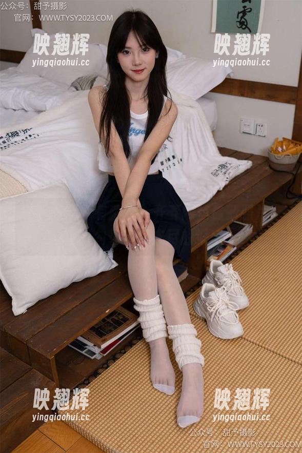 甜予摄影-齐齐 甜予摄影 - 有新哦!齐齐网袜最新照片,背影勾勒出我未尽的好奇。