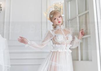 纸牌兔女郎：白烨烨，掩盖在兔耳后的执着与玩味！
