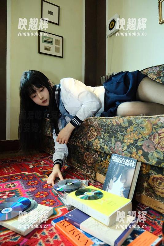 白莉爱吃巧克力的宵宫瞬间：那些不经意的姿势，像是轻轻挑动我心里的小弦。
