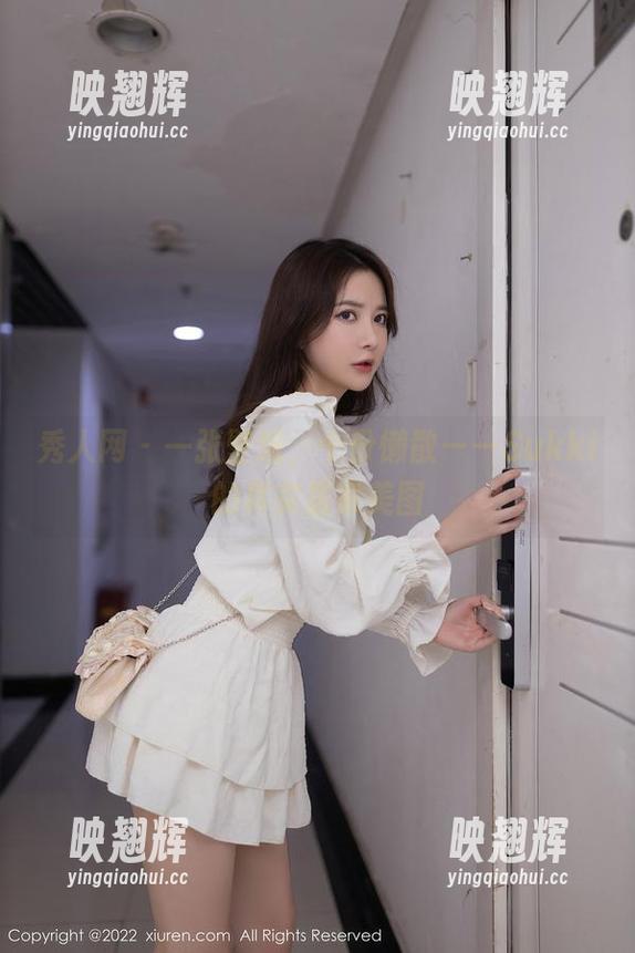 秀人网-Sukki 秀人网 - 一张壁纸,十份懒散——Sukki的真实居家美图