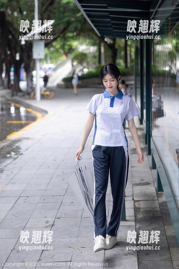 秀人网 - 牛仔套图：Luvian教你如何穿着牛仔，走出个性与气场