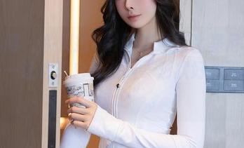 秀人网 – 余贝拉bella的最新比基尼写真集——让你明白什么叫“形状好到忍不住想讨论”。