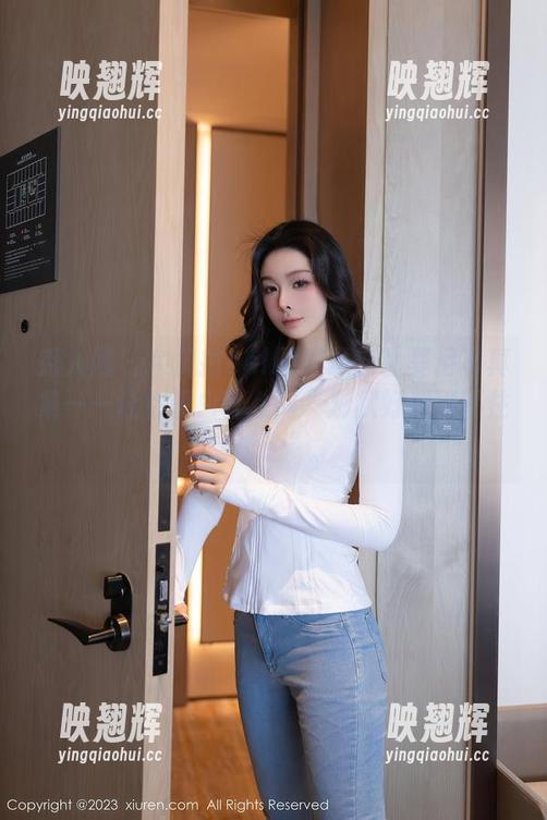秀人网-余贝拉bella 秀人网 - 余贝拉bella的最新比基尼写真集——让你明白什么叫“形状好到忍不住想讨论”。
