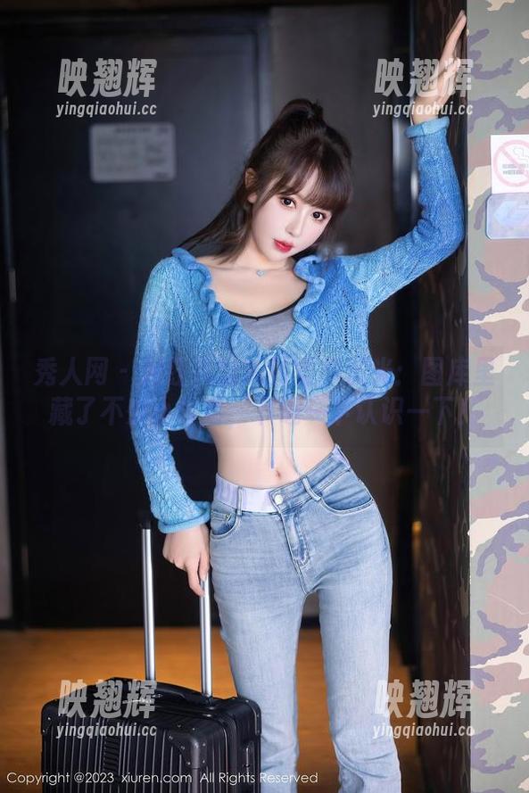 秀人网 - 刘钰儿泳池的柔和波光：图库里藏了不少小惊喜，下载一下认识一下！