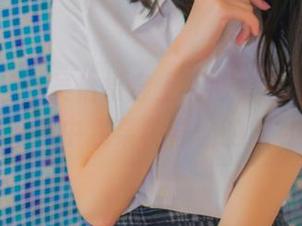 秀人网 – 当吴怡怡穿上制服，合集里的美图刚好戳中我某种奇怪的欣赏点。