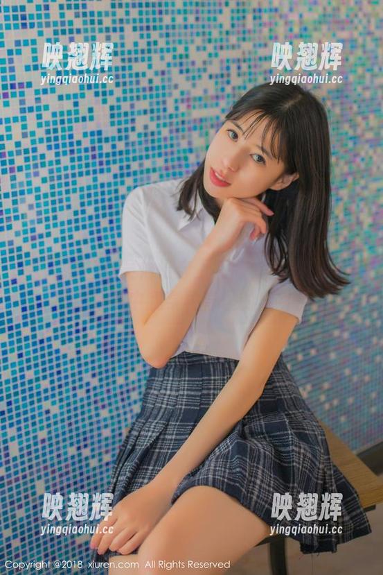 秀人网 - 当吴怡怡穿上制服，合集里的美图刚好戳中我某种奇怪的欣赏点。