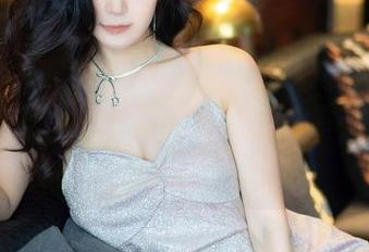 秀人网 – 安然maleah最新礼服套图：这是什么超能力，能把我每天的睡衣压成尘埃！