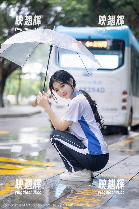 秀人网 - 顾楚楚：双马尾合集，沾沾自喜的掌心印