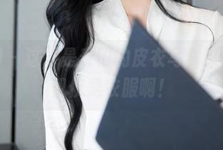 秀人网 – 这才是麦田的皮衣写真集，绝不仅仅是衣服啊！