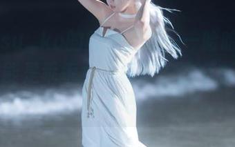 纸悦Etsu_ko的校服合集——哈哈，谁说校服只能是乖乖女的标配？这个有点太好玩了吧。