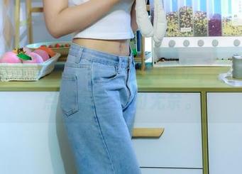 绮梦摄影 – 高清写真-月月眼镜，夹杂着一点略显抢眼的无奈。