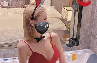 微密圈 – 脸红Dearie乱入，第—全套图集：丝袜脚下的尴尬道具情节