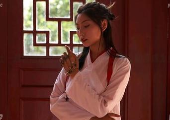 蜜桃社 – 越过图包的边界，探求小魔女lily如何成为女神！